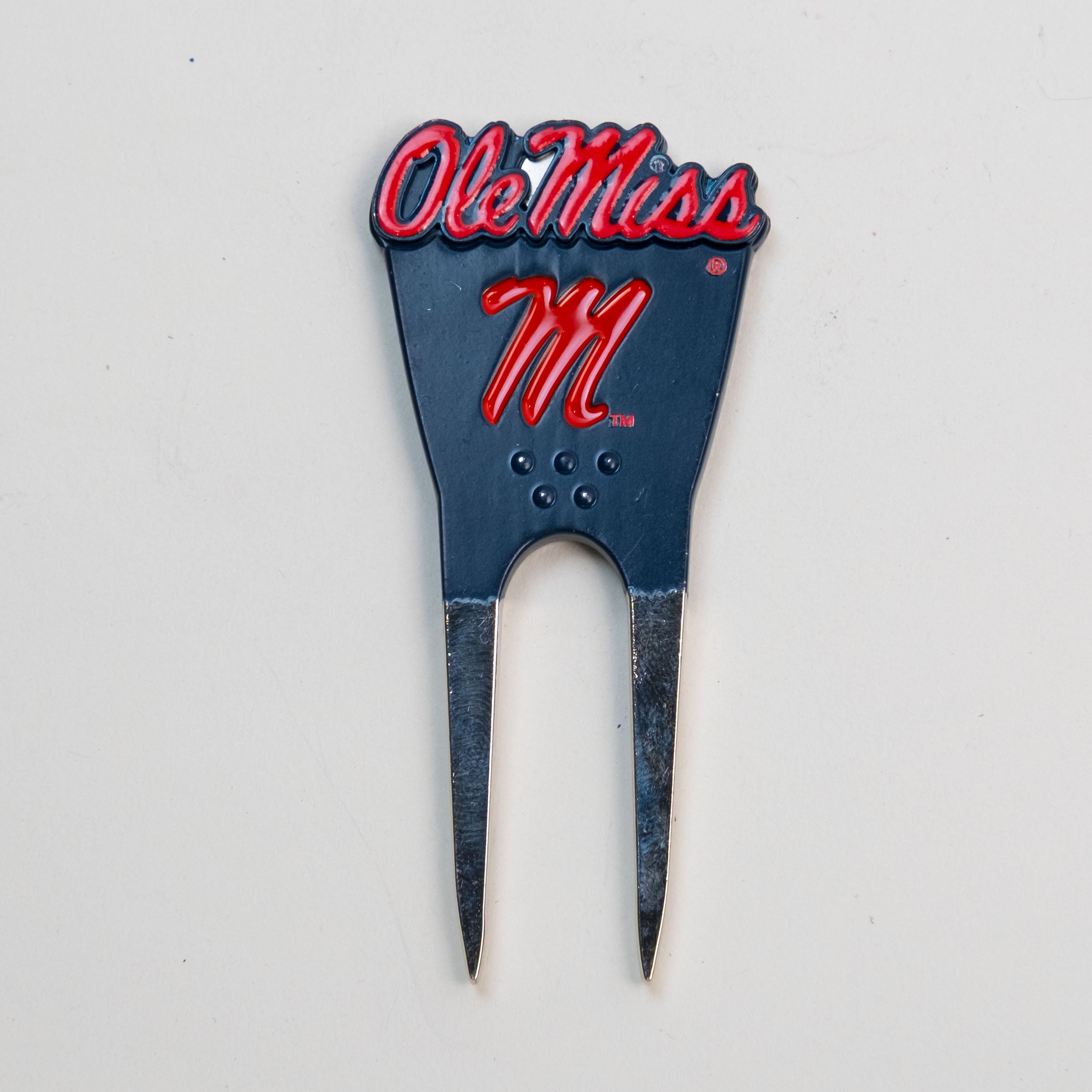 Ole Miss Rebels Custom Shaped Divot Tool