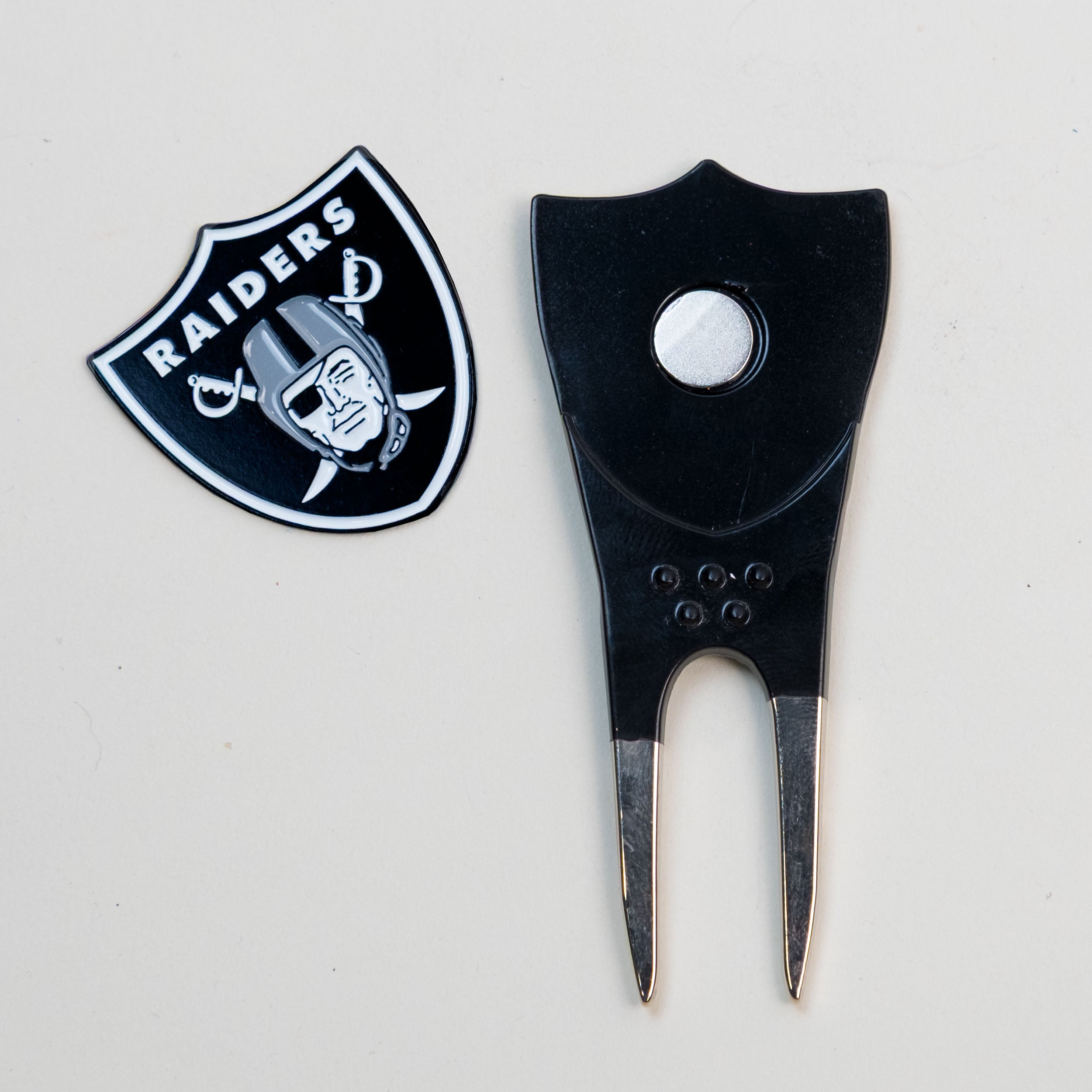 Las Vegas Raiders Custom Shaped Divot Tool
