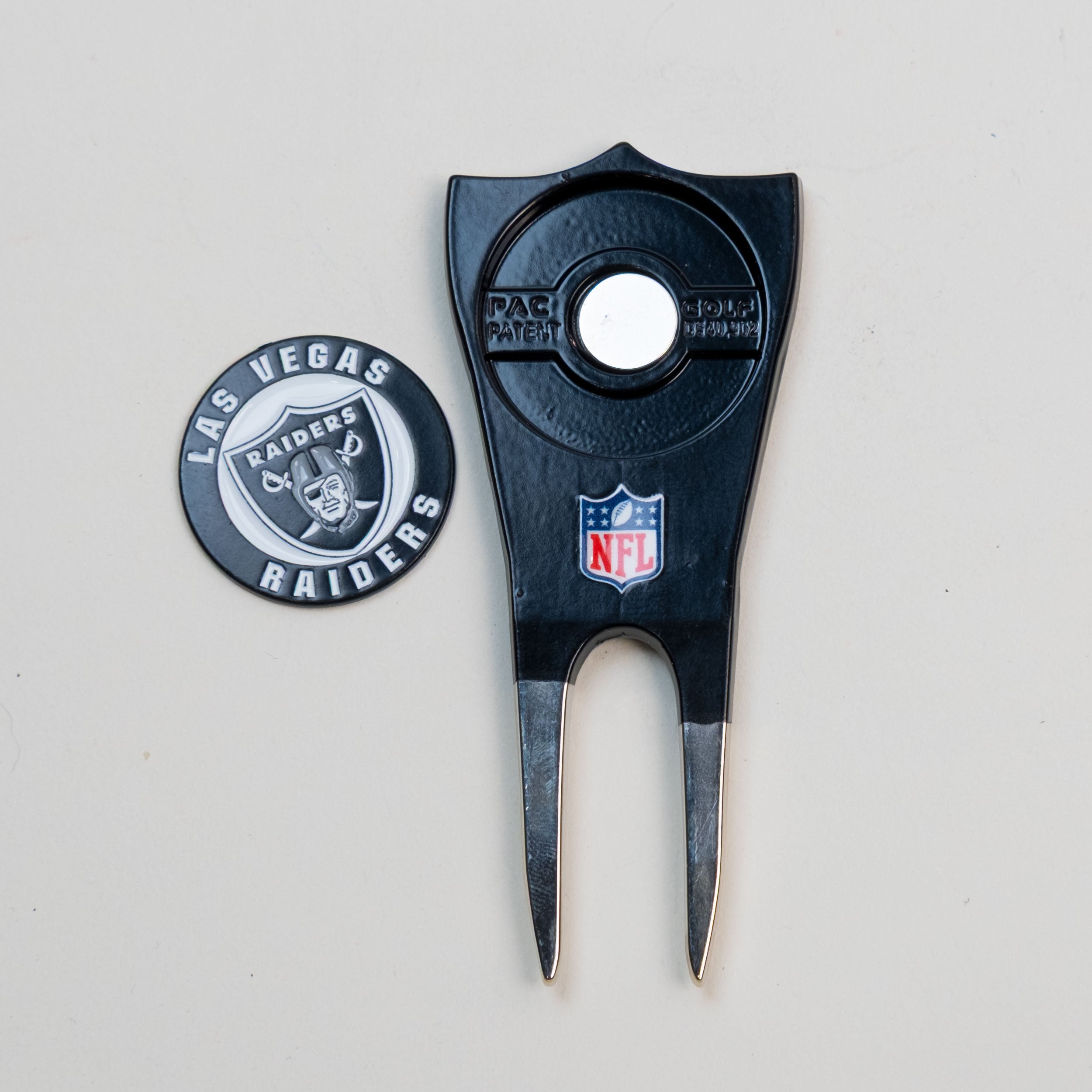 Las Vegas Raiders Custom Shaped Divot Tool